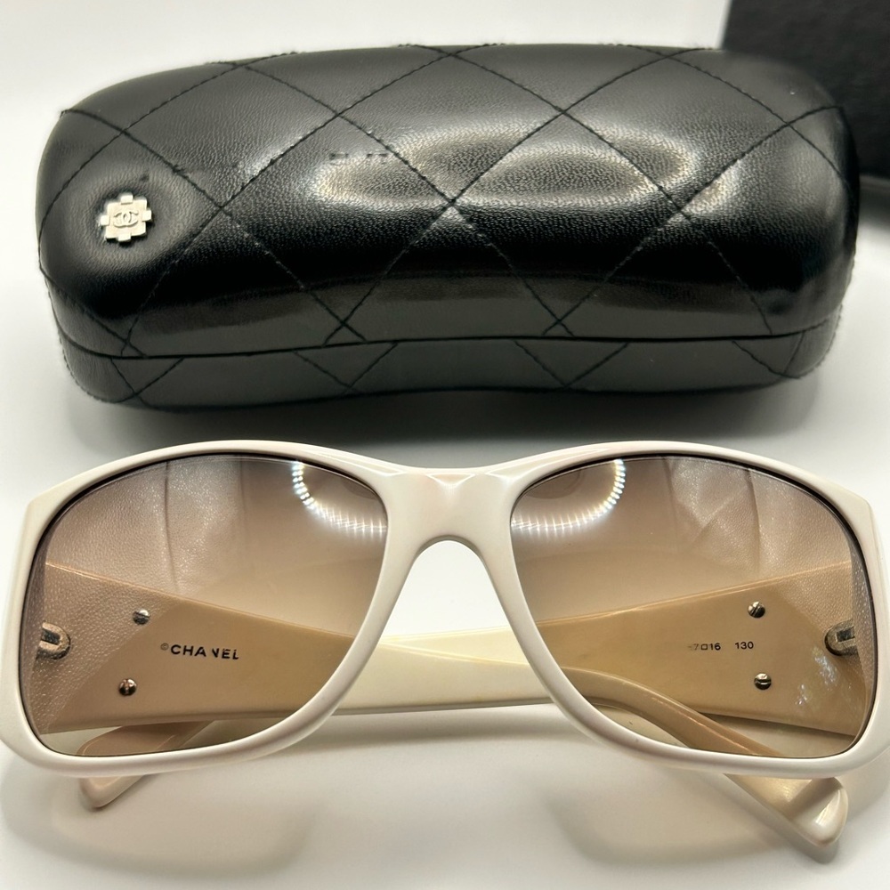 CHANEL White Sunglasses with Black Case